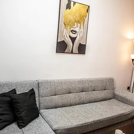 Stephan'S Modern Apartment-2